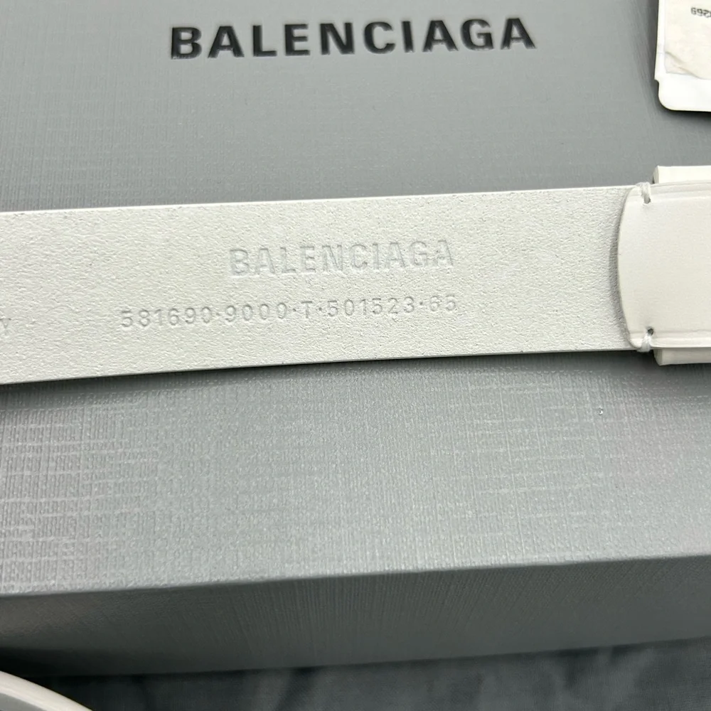 Women's Balenciaga BB white leather belt size 65 cm/26 inches made in Italy